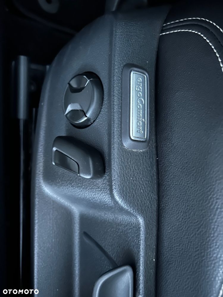 Volkswagen Passat Variant 2.0 TDI SCR Highline - 32