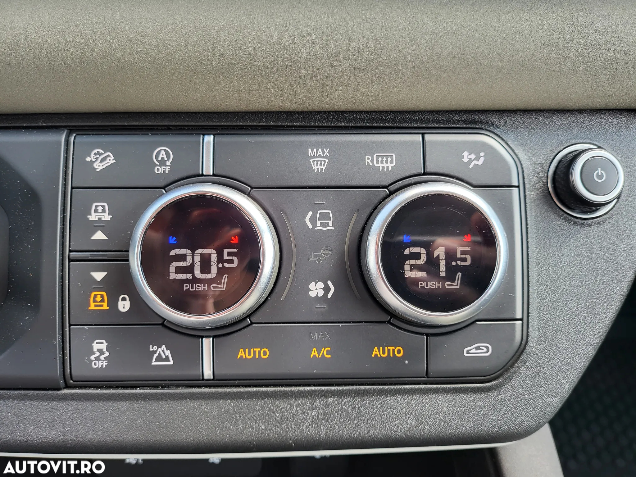 Land Rover Defender 110 2.0L D240 S - 23