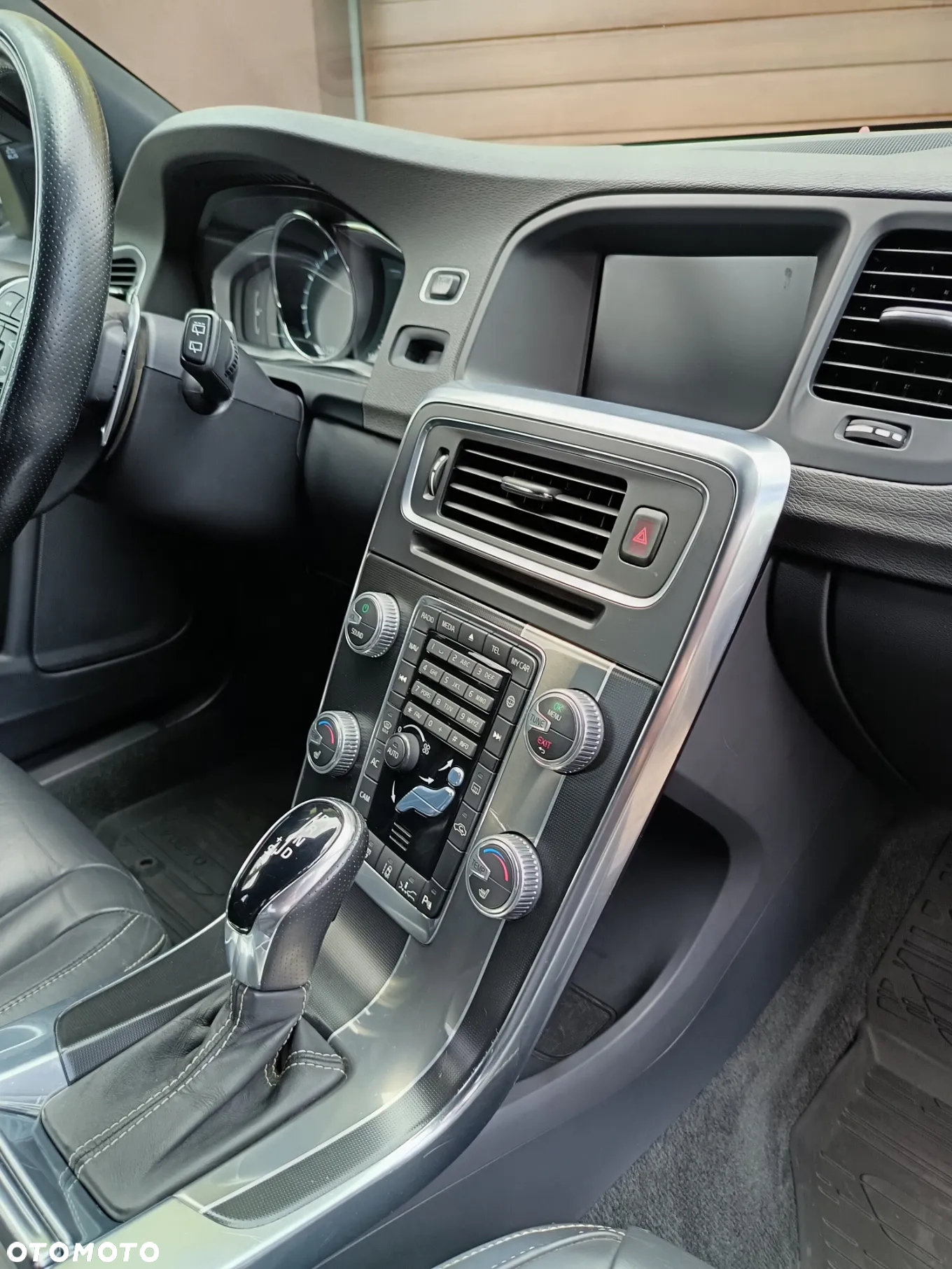 Volvo V60 T6 AWD R-Design Summum - 32