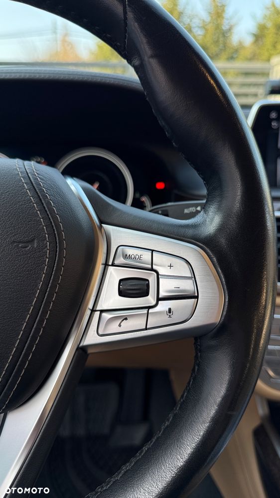 BMW Seria 7 750i xDrive - 29