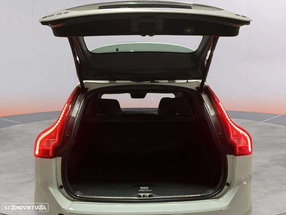 Volvo XC 60 2.0 D4 Momentum Plus Geartronic - 16