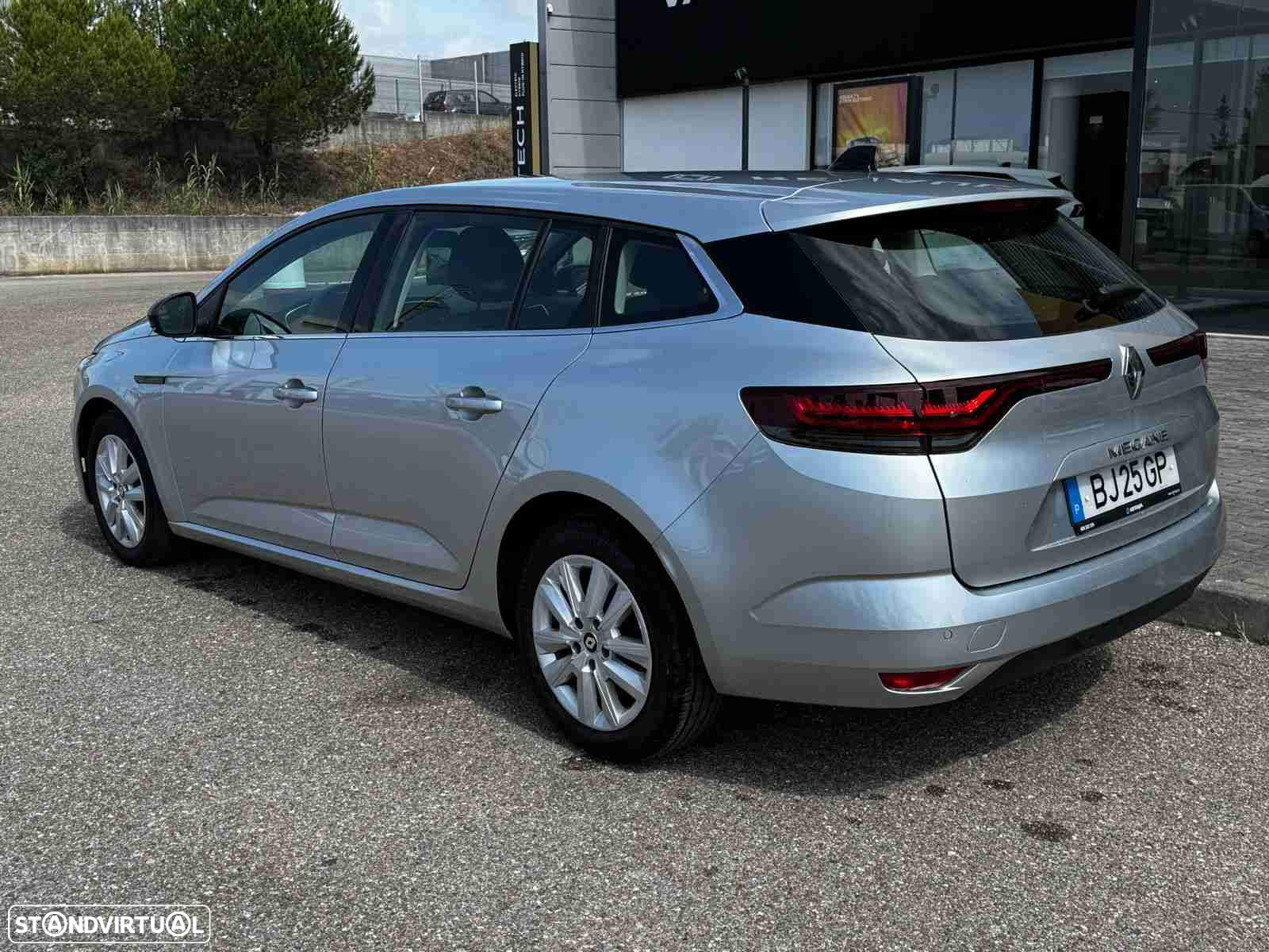 Renault Mégane 1.5 Blue dCi Equilibre EDC - 4