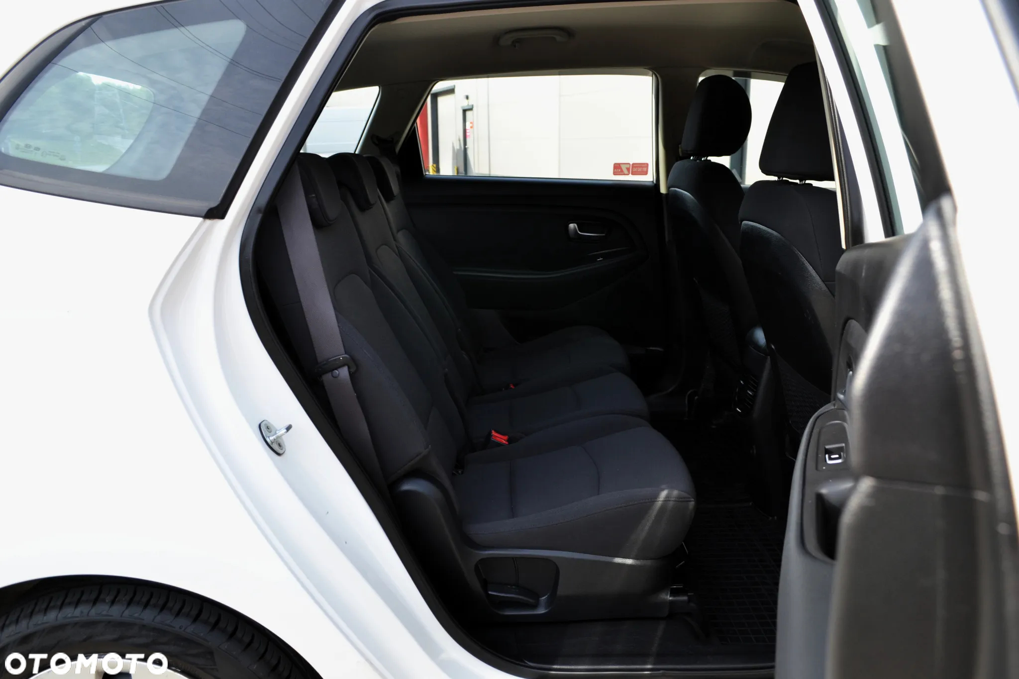 Kia Carens 1.6 GDI L - 12