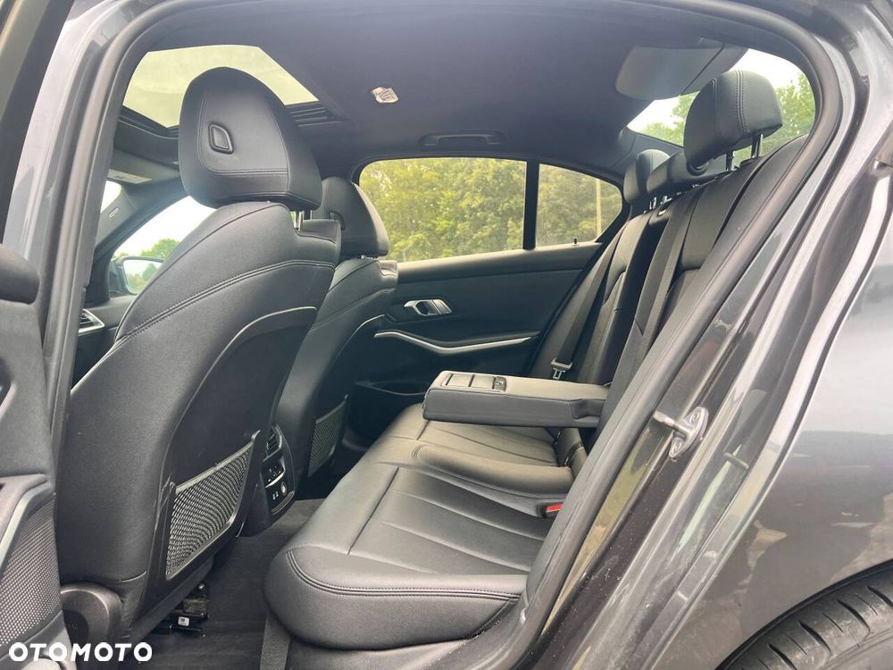 BMW Seria 3 330i xDrive M Sport - 15