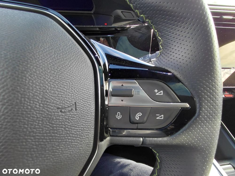 Peugeot 408 1.6 Plug-In Hybrid 180 GT EAT8 - 18