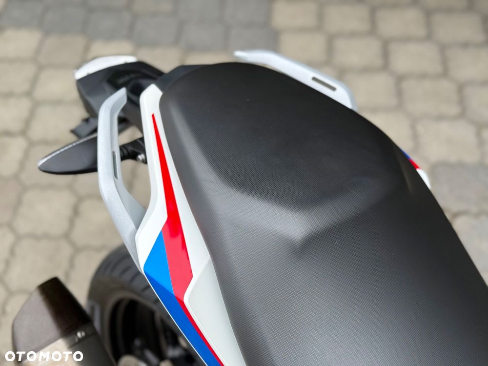 BMW G - 19