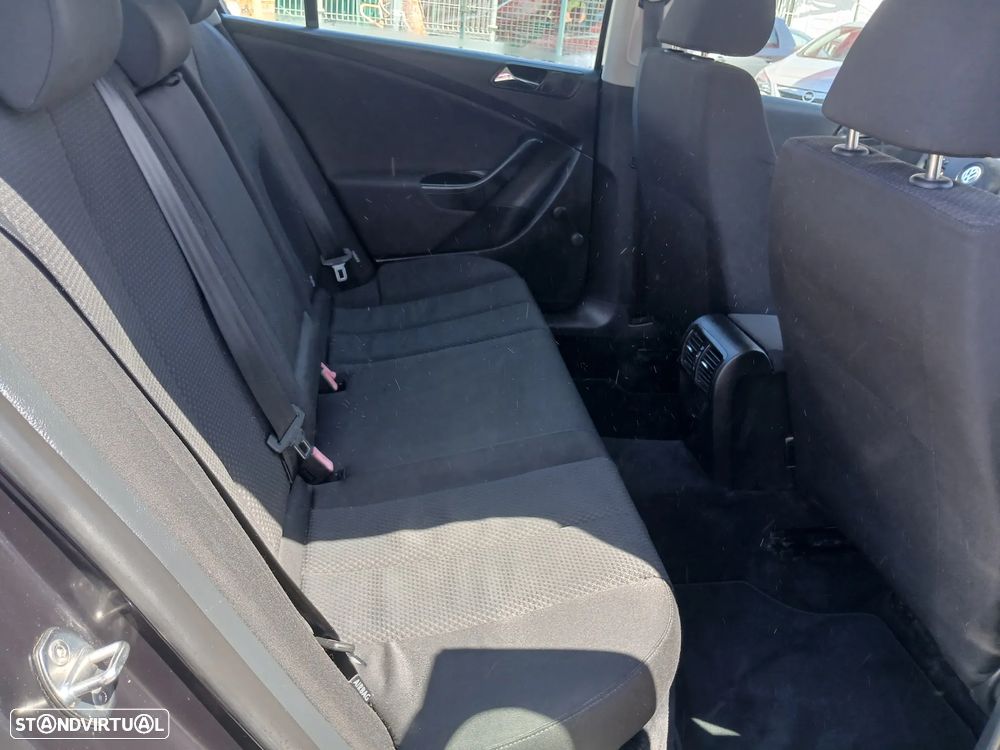 VW Passat 2.0 TDI Trendline - 20