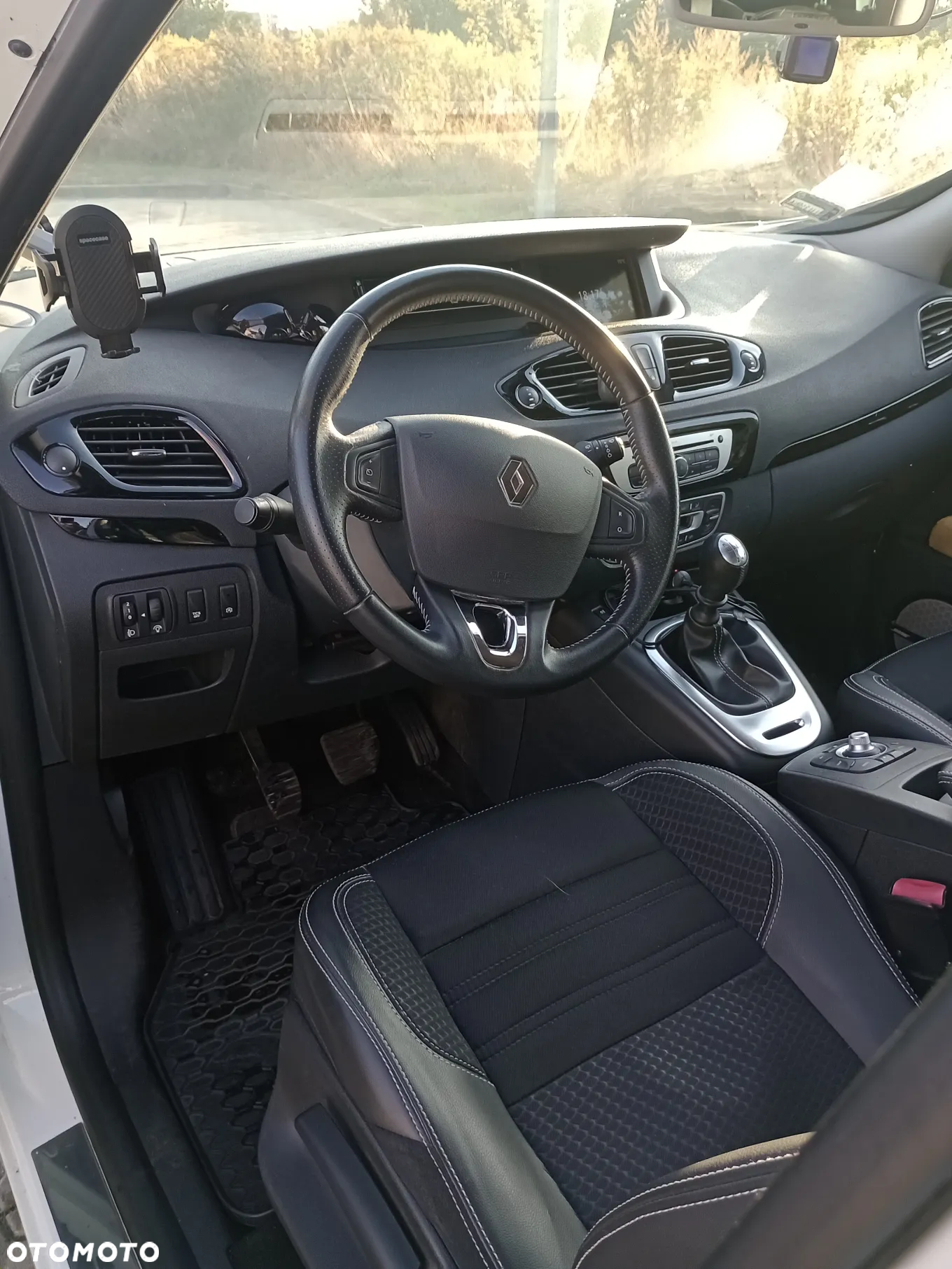 Renault Grand Scenic ENERGY TCe 130 S&S Bose Edition - 5