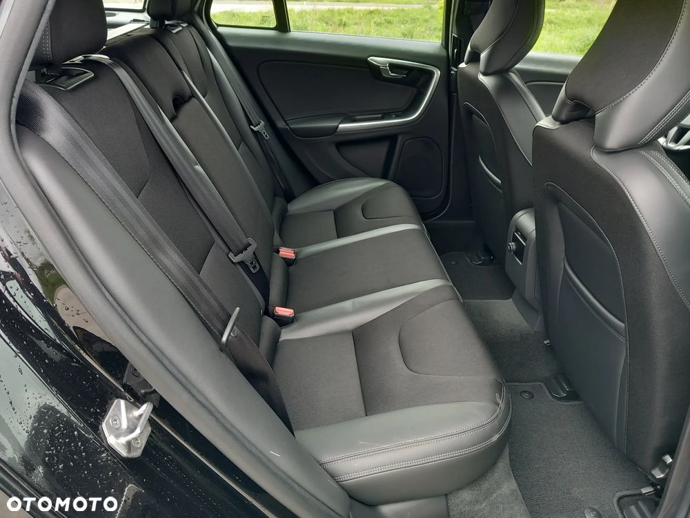 Volvo V60 D4 Linje Svart - 11
