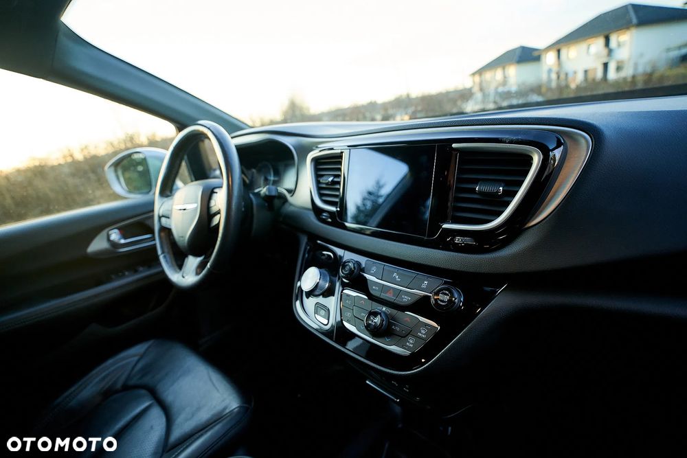 Chrysler Pacifica - 37