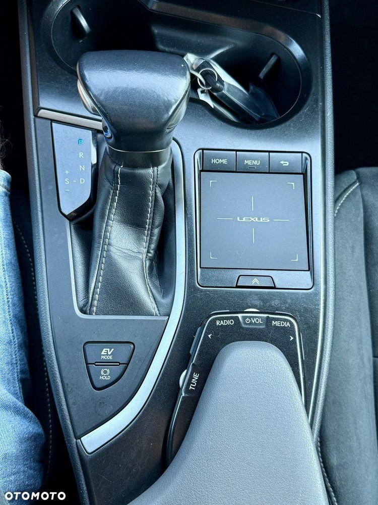 Lexus UX - 36