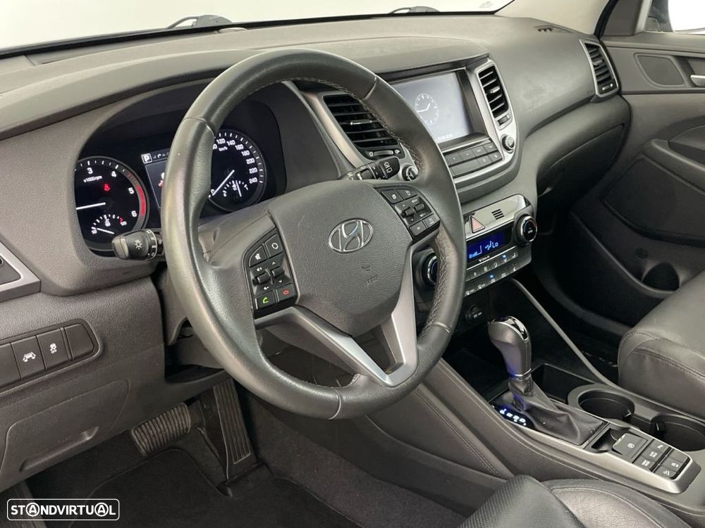 Hyundai Tucson 1.7 CRDi Premium DCT — fotografia 16