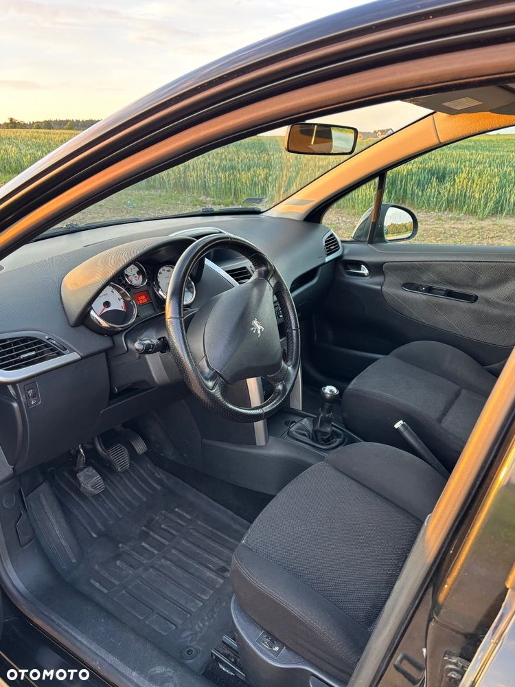 Peugeot 207 1.4 - 9