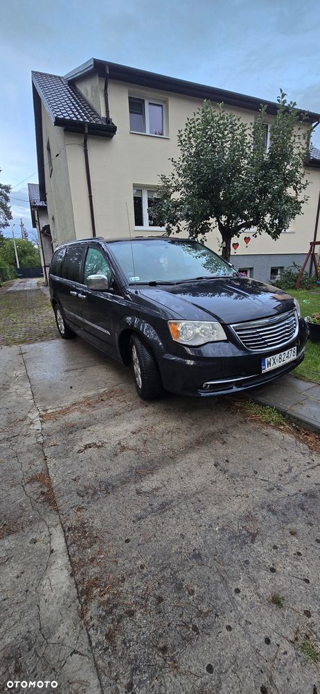 Chrysler Town & Country - 1