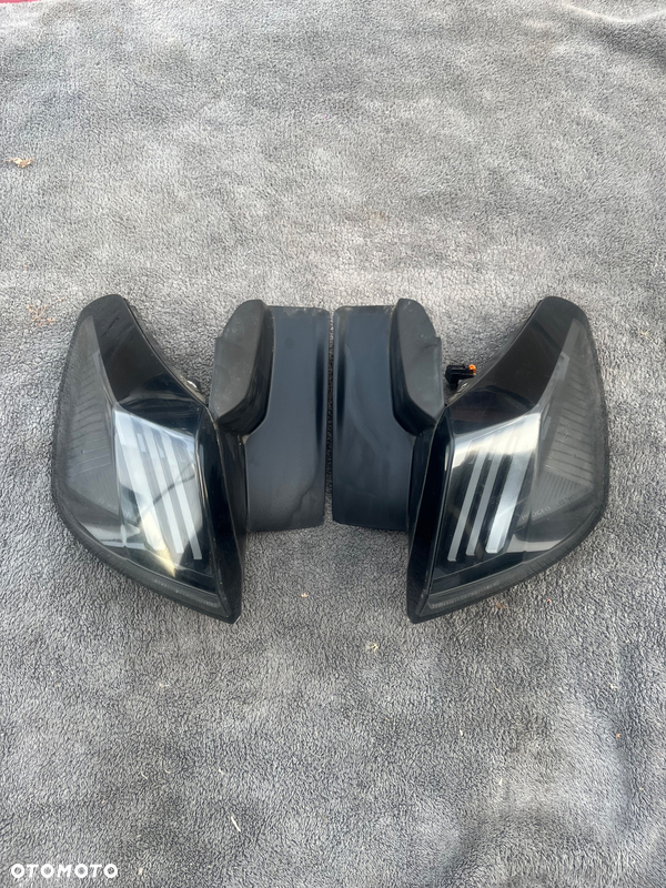 Lampa tył Lewa Prawa Peugeot 3008 II Lift igła