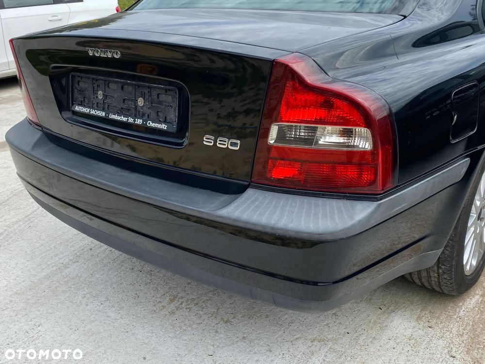 VOLVO S80 I 2.0T Zderzak tył tylny CZARNY 019-26 SEDAN