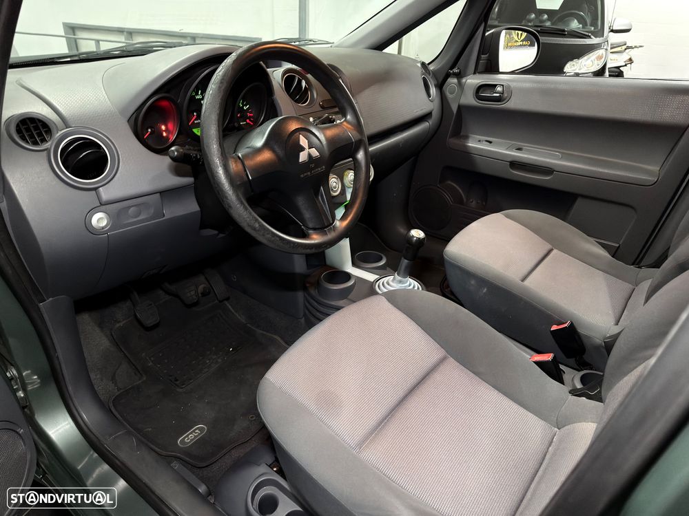Mitsubishi Colt 1.1 - 12