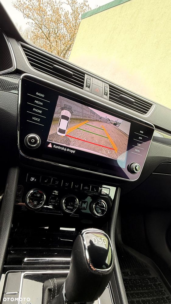 Skoda Superb 2.0 TDI DSG Sportline - 37