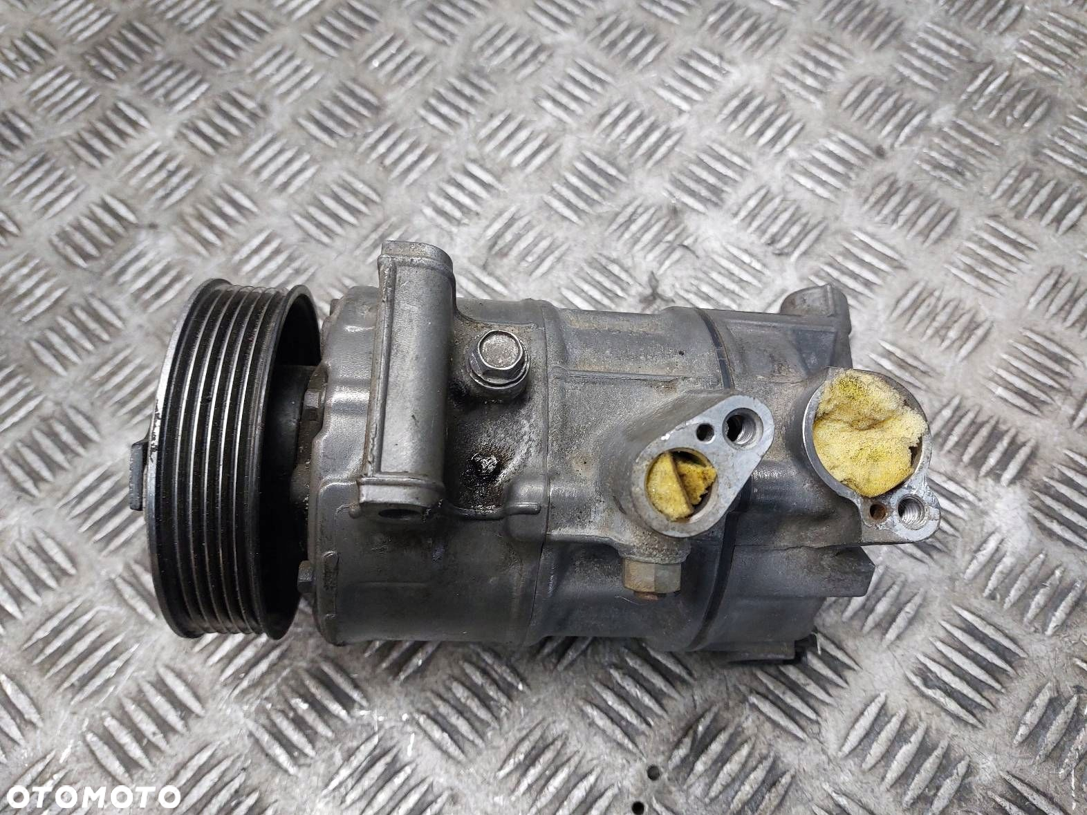 SPRĘŻARKA KOMPRESOR KLIMATYZACJI  VOLKSWAGEN GOLF V 1.9 TDI - 2