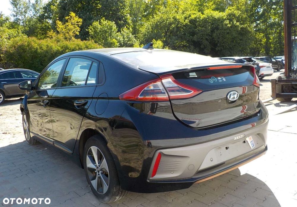 Hyundai IONIQ - 7