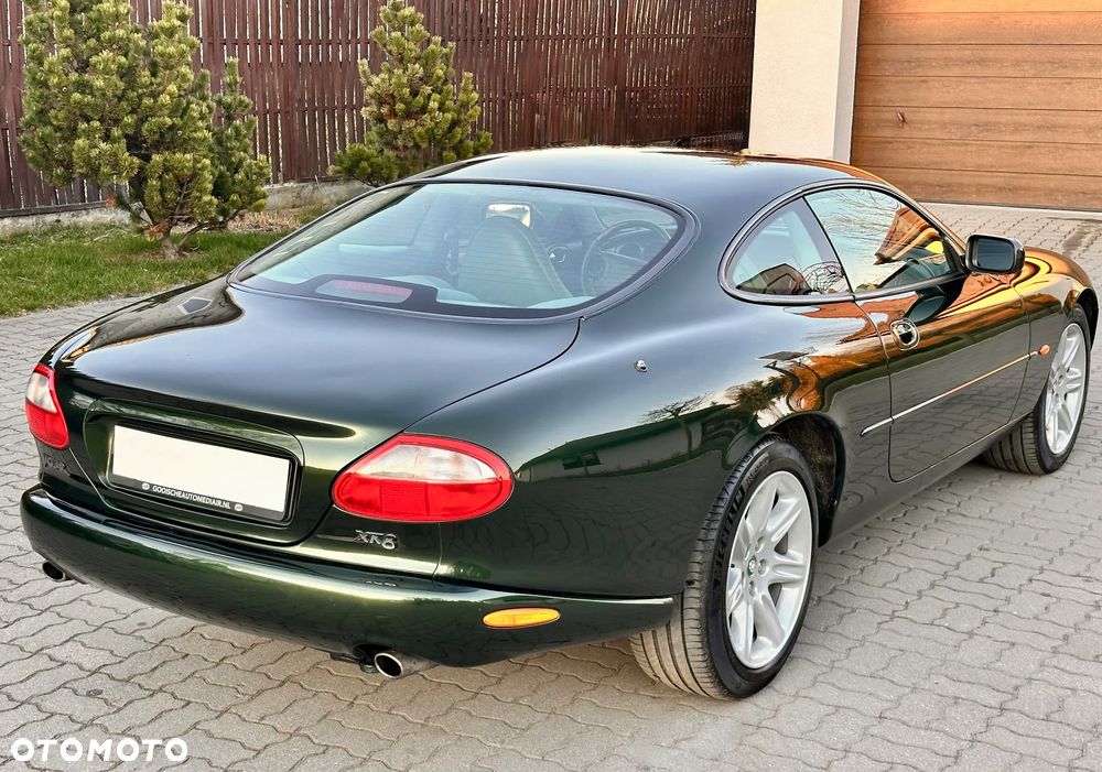 Jaguar XK8 Coupe - 8