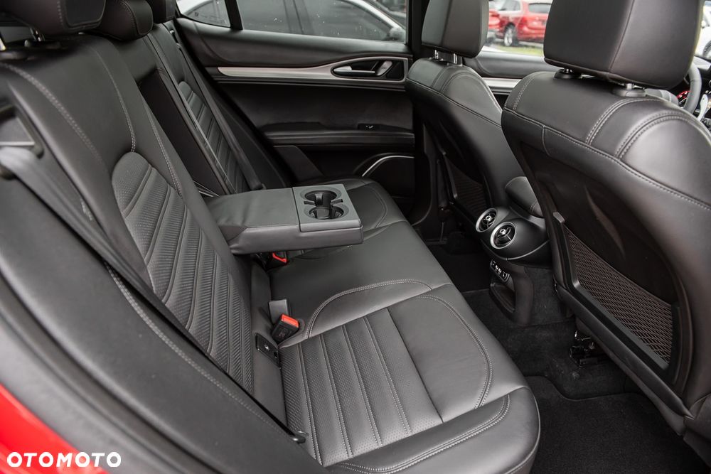 Alfa Romeo Stelvio - 19