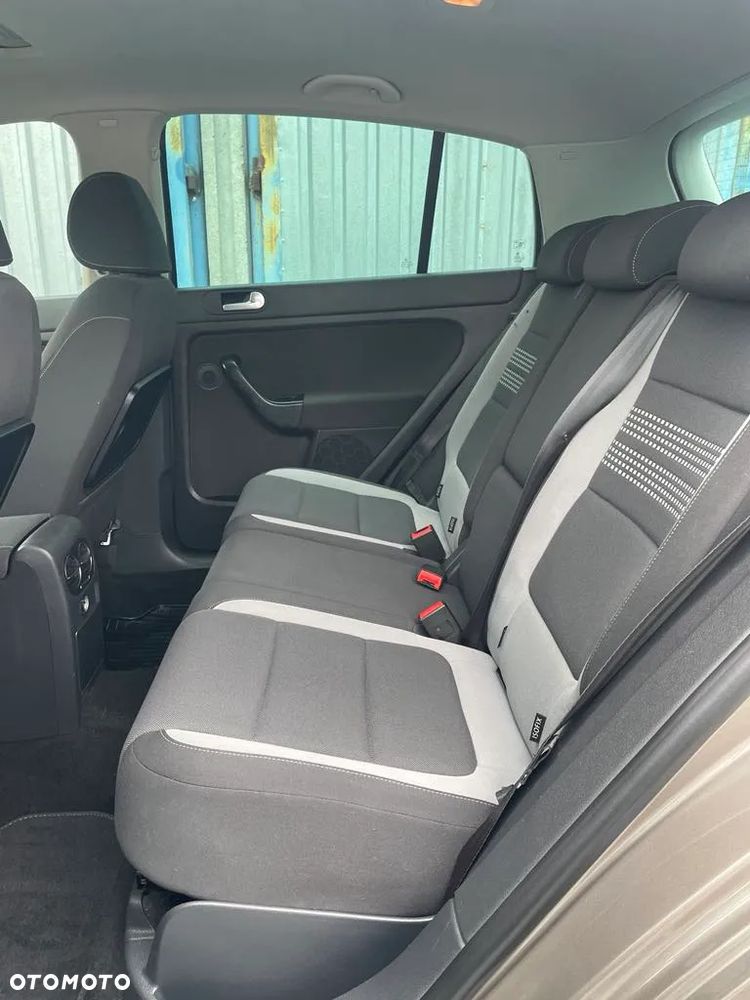Volkswagen Golf Plus - 24