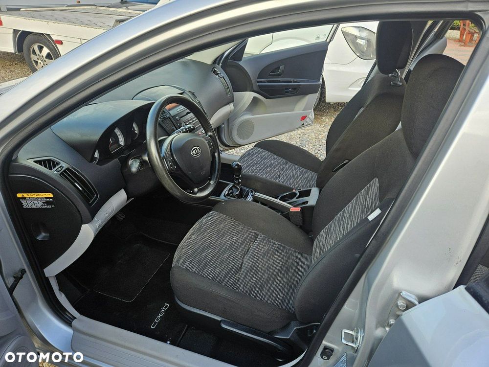 Kia Ceed - 7