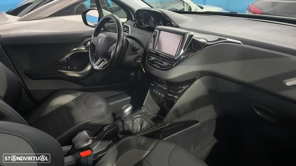 Peugeot 2008 1.2 PureTech Allure - 7