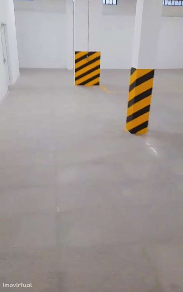 Armazém no centro de Barcelos - Grande imagem: 4/9