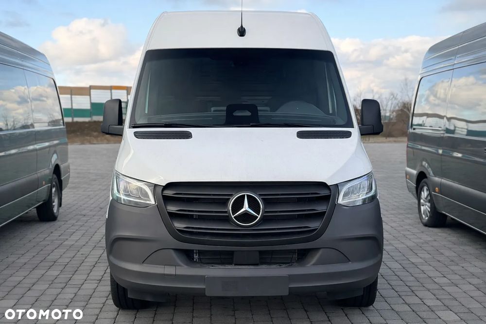 Mercedes-Benz Sprinter - 2