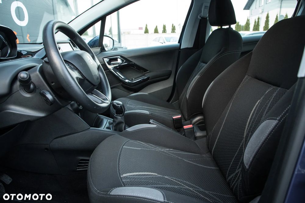 Peugeot 208 - 17