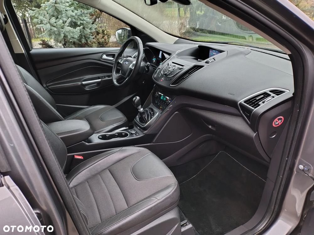 Ford Kuga 1.6 EcoBoost 2x4 Titanium - 9