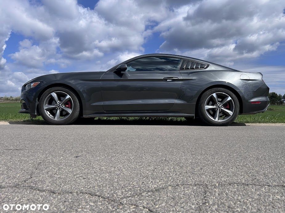 Ford Mustang - 30