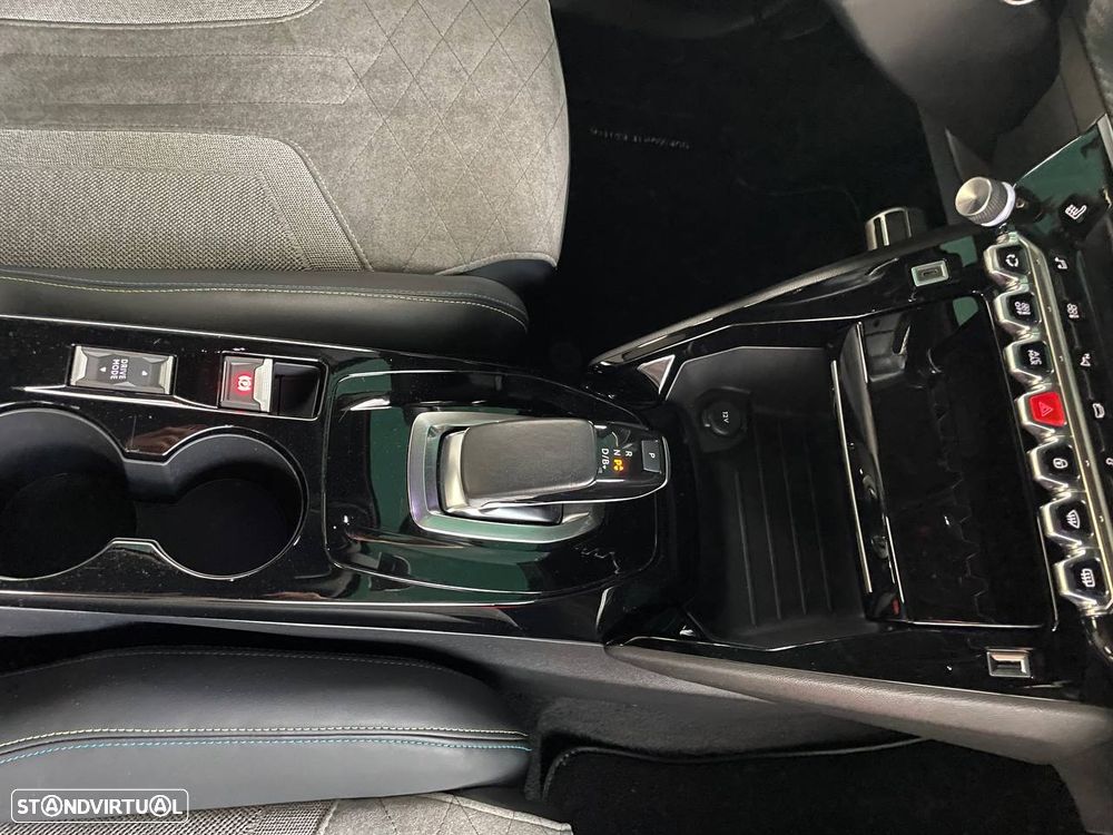 Peugeot e-2008 GT - 7