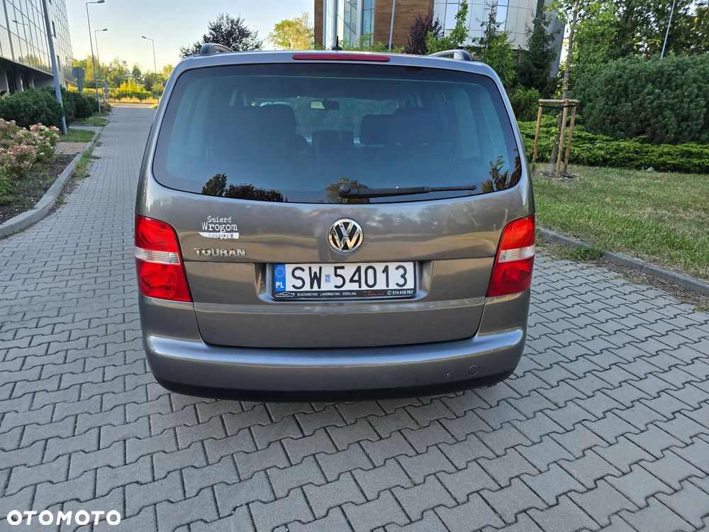 Volkswagen Touran 1.6 FSI - 7