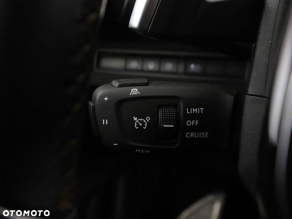 Peugeot 3008 Plug-In Hybrid 225 e-EAT8 GT - 35