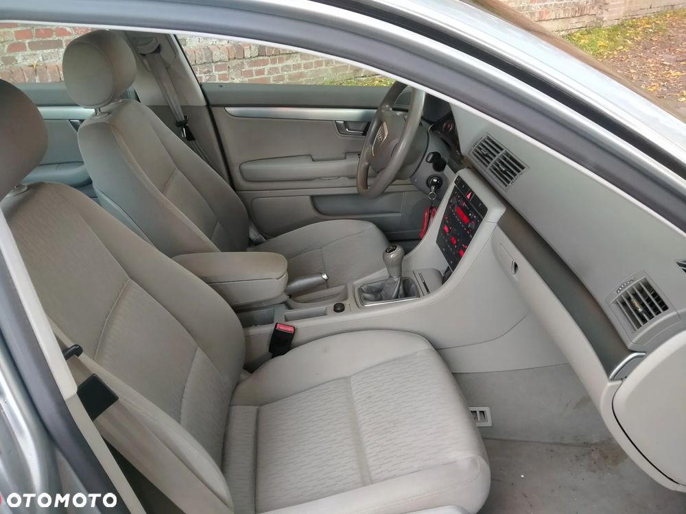 Audi A4 Limousine - 4