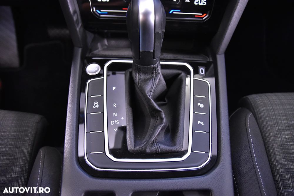 Volkswagen Passat - 17