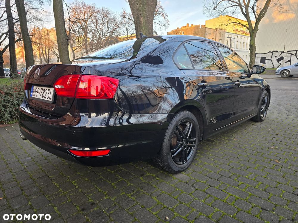 Volkswagen Jetta 1.6 TDI Match - 4