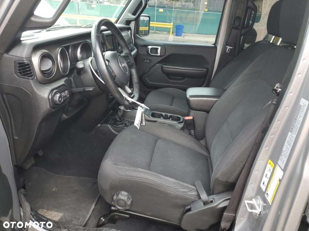 Jeep Wrangler - 8