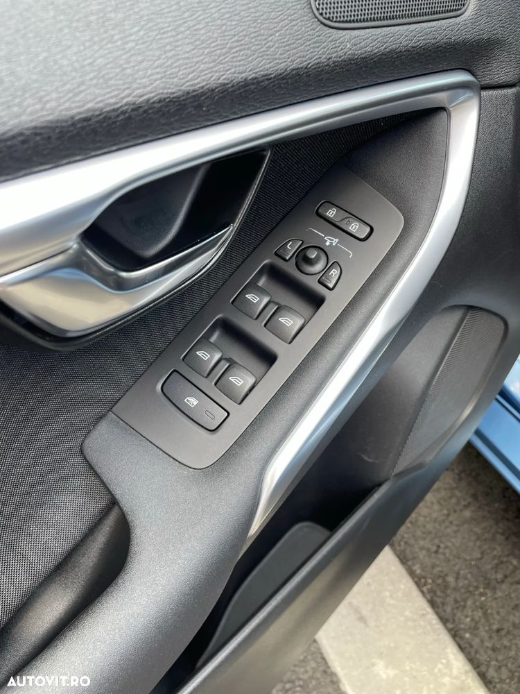 Volvo V40 D4 Momentum - 8