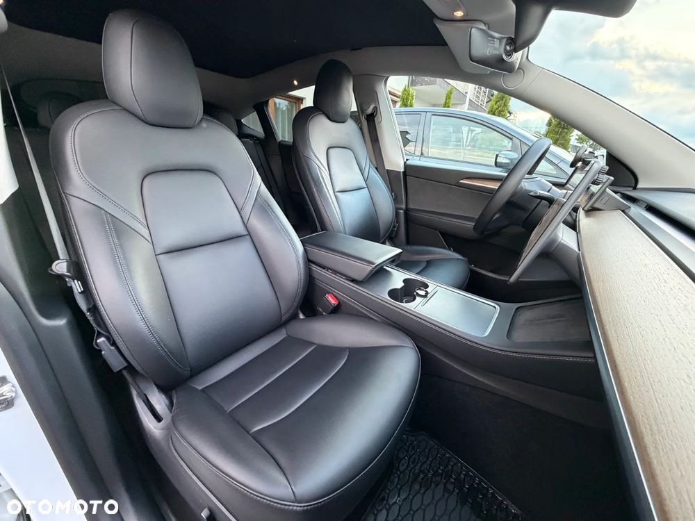 Tesla Model Y Long Range AWD - 21