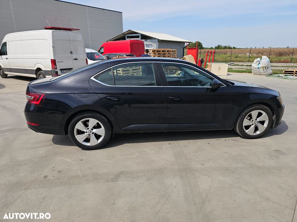 Skoda Superb 2.0 TDI DSG Ambition - 5