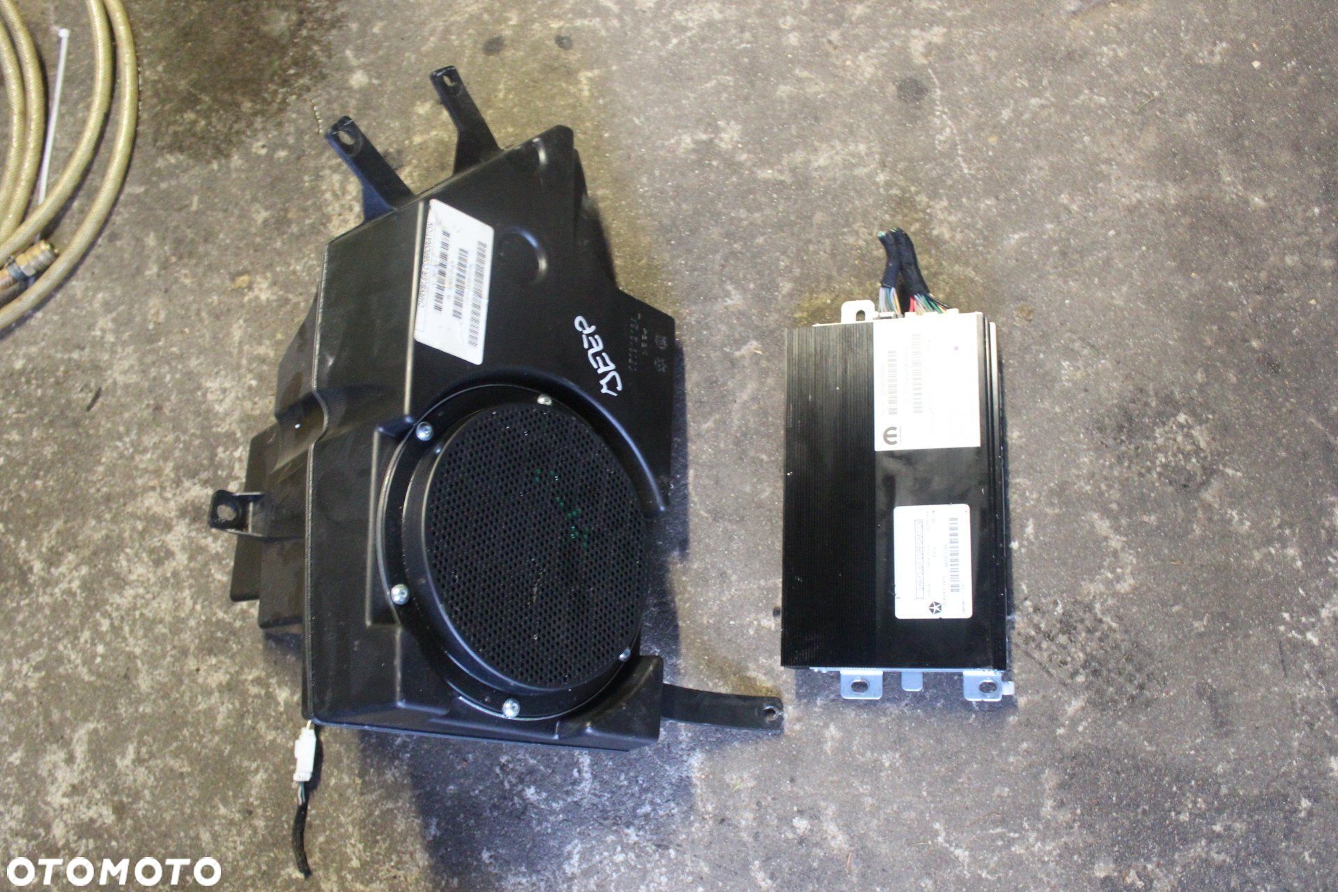 Wzmacniacz Subwoofer Jeep Cherokee KL 2014- - 1