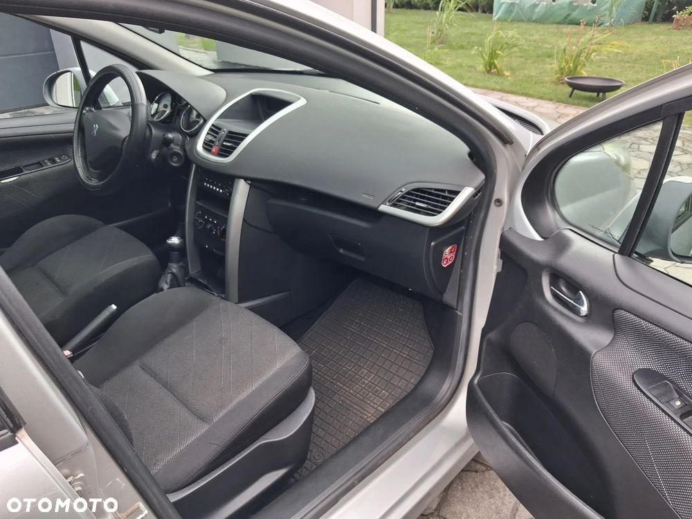 Peugeot 207 - 16