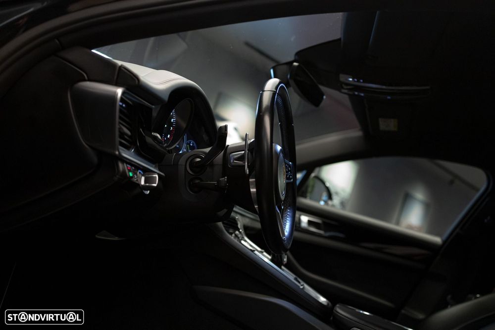 Porsche Panamera Sport Turismo 4 E-Hybrid Edition 10 Anos - 16