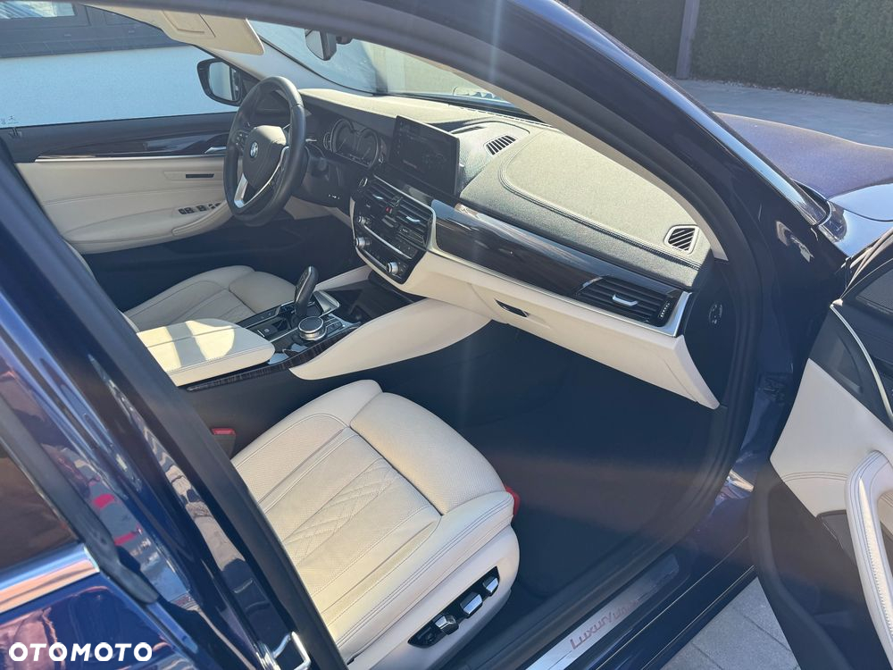 BMW Seria 5 530i xDrive Luxury Line - 27