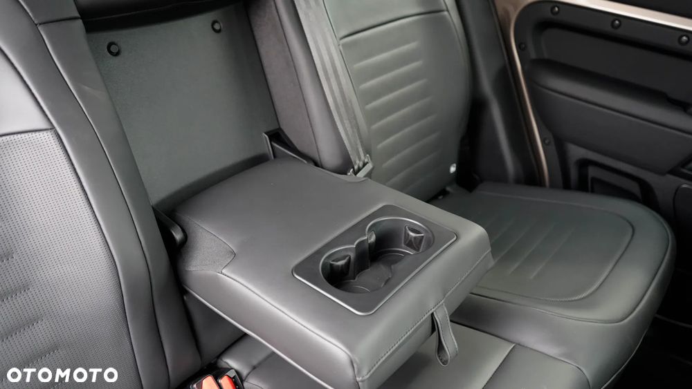 Land Rover Defender 4.4 P635 V8 mHEV Octa - 37