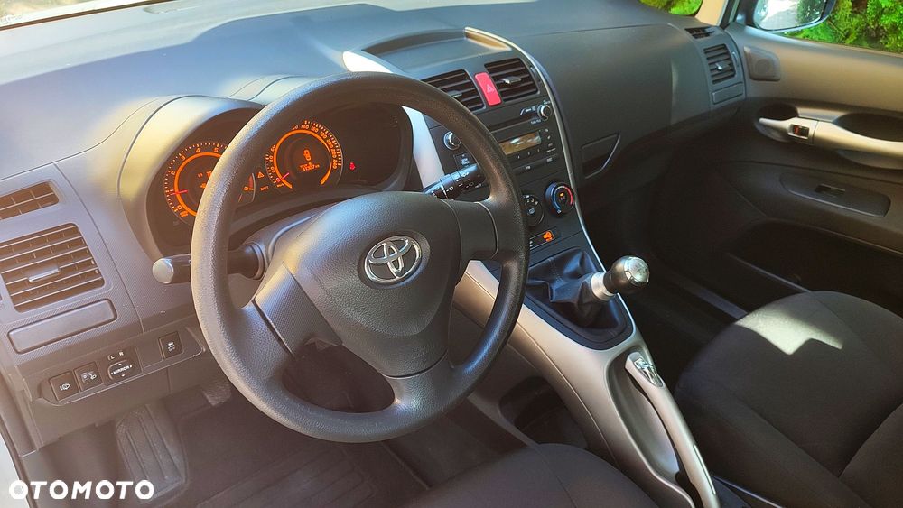 Toyota Auris 1.4 VVT-i Team - 10